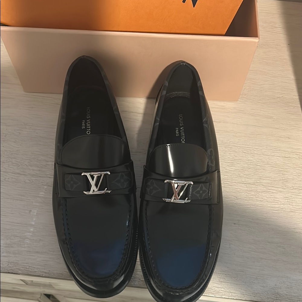 Louis Vuitton Men's Shoe - Picture 3 of 8